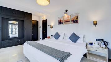 Deluxe Villa | Iron/ironing board, free WiFi