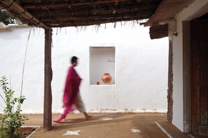 Property grounds - Solitude in a Natural Home amidst the Aravali Hills (Akedadoongar)