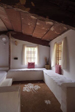 Interior - Solitude in a Natural Home amidst the Aravali Hills (Akedadoongar)