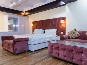 Unclassified image, 5 of 50, button - Maharana Palace (Mussoorie)