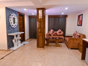 Deluxe Double Room, Mountain View | Interior