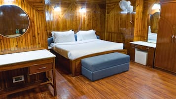 Kamar Double Deluks, pemandangan gunung | Meja kerja, ruang kerja ramah laptop, dan kedap suara