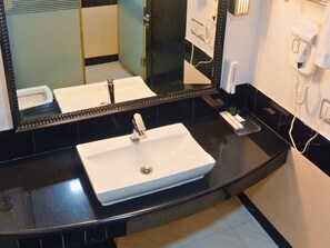 Deluxe Double Room, Mountain View | Bathroom - Maharana Palace (Mussoorie)