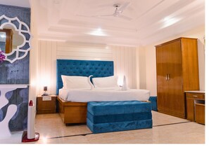 Unclassified image, 4 of 50, button - Maharana Palace (Mussoorie)