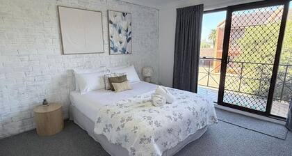 Tamworth Terrace House - It's All About Location!