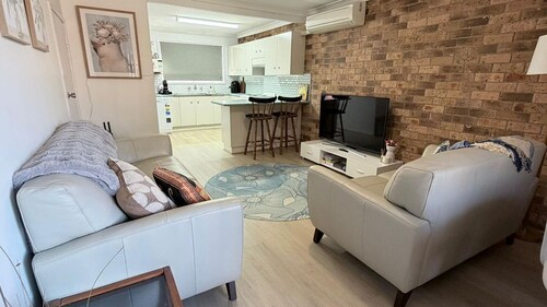 Tamworth Terrace House - It's All About Location!