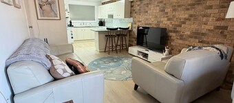 Tamworth Terrace House - It's All About Location!