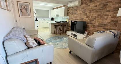 Tamworth Terrace House - It's All About Location!