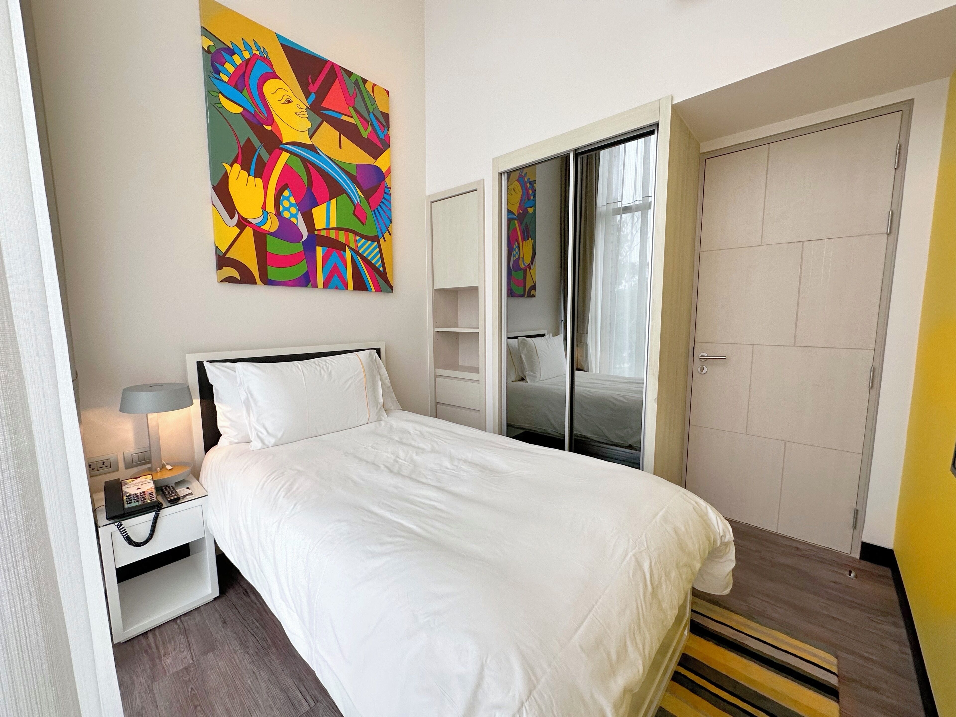 Iron/ironing board, WiFi, bed sheets
