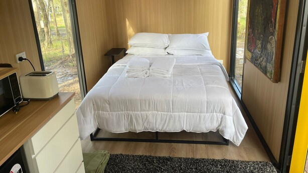 1 bedroom, bed sheets - Wych Wood Bush Hideaway 1 by Tiny Away (Wyongah)