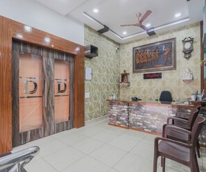 House | Reception - Collection O Koyla Nagar Industrial Estate (Dhanbad)