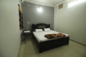 6 bedrooms, iron/ironing board, WiFi - Shri Chandan Villa Ujjain (Ujjain)