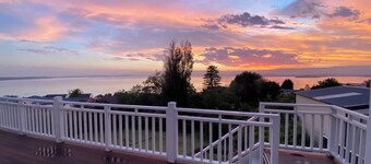 Home with spectacular views of Lake Illawarra
