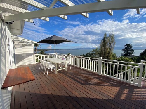 Dog friendly home with spectacular views of Lake Illawarra