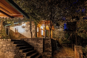 Classic Suite | Exterior - Alaya Stay Hill Home Petfriendly Cottage (Kosiyakutoli)