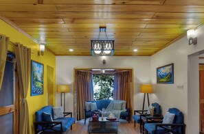 Classic Cottage | Interior - Alaya Stay Hill Home Petfriendly Cottage (Kosiyakutoli)