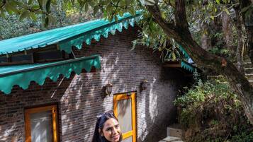 Deluxe Cottage | Property grounds