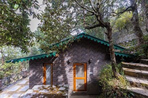 Deluxe Cottage | Property grounds - Alaya Stay Hill Home Petfriendly Cottage (Kosiyakutoli)