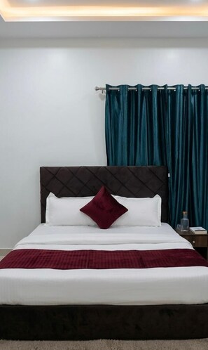 Luxury Room | Rollaway beds, free WiFi, bed sheets