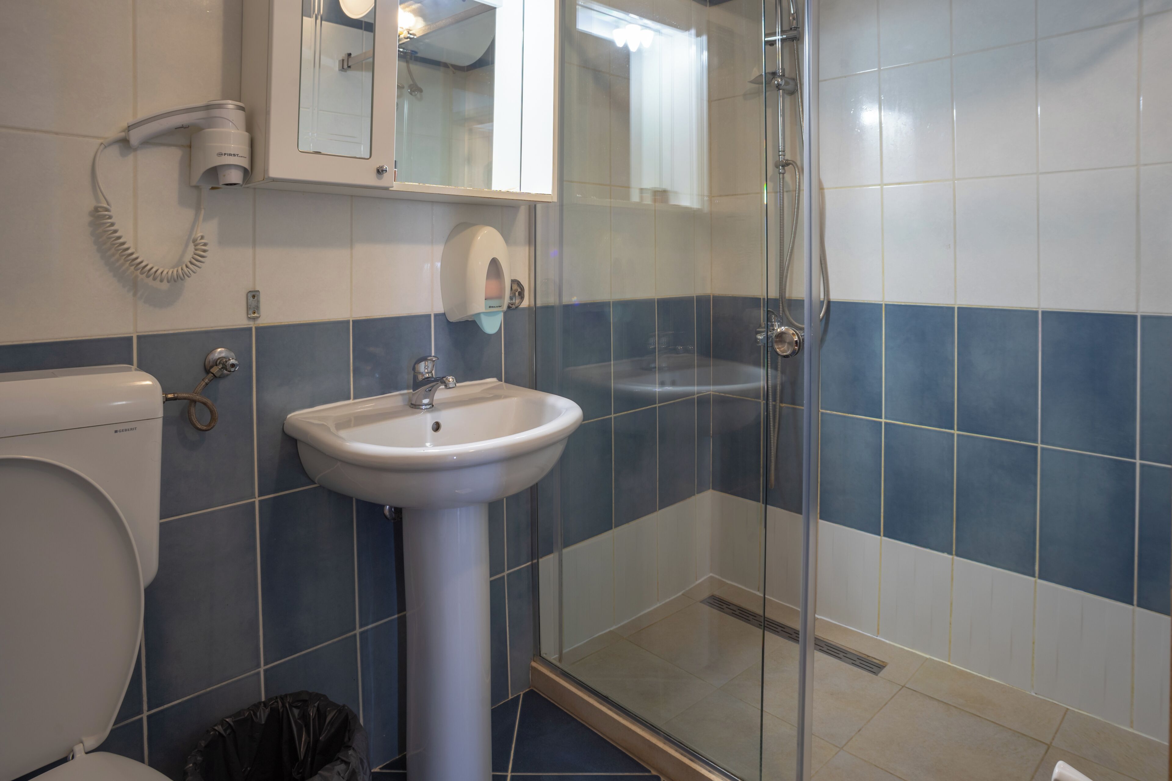 Basic Double or Twin Room | Bathroom