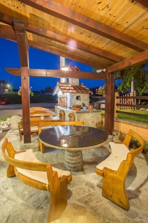 Tempat makan outdoor