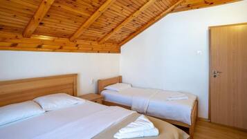 Habitación triple Confort, balcón