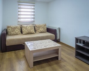 Basic Quadruple Room | Living area