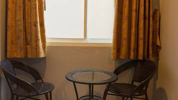 Familjestudio - flera sängar - balkong - utsikt mot staden | Interiör