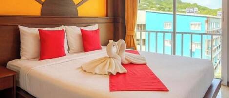 Deluxe Double Room, 1 King Bed, Balcony, City View