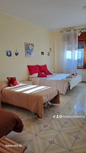 Unclassified image, 2 of 7, button - holiday sea etna (Linguaglossa)