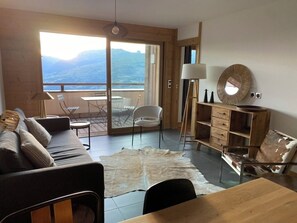 Living area - Luxury 3 bedroom apartment with large terrace with mountain view - ideal family (Landry)