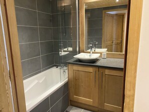 Shower - Luxury 3 bedroom apartment with large terrace with mountain view - ideal family (Landry)