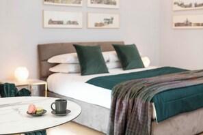 2 bedrooms, iron/ironing board, WiFi, bed sheets - Design Apartment in Spanish Steps (Roma)