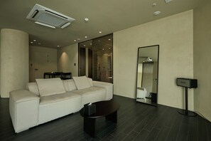 Living area - Hlow Busan Hotel (Busan)