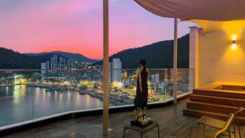 Deluxe Double Room, 1 Queen Bed, Balcony, Harbor View | Terrace/patio