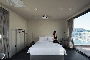Deluxe Double Room, 1 Queen Bed, Balcony, Harbor View | Laptop workspace, free WiFi - Hlow Busan Hotel (Busan)