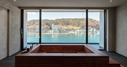 Hlow Busan Hotel