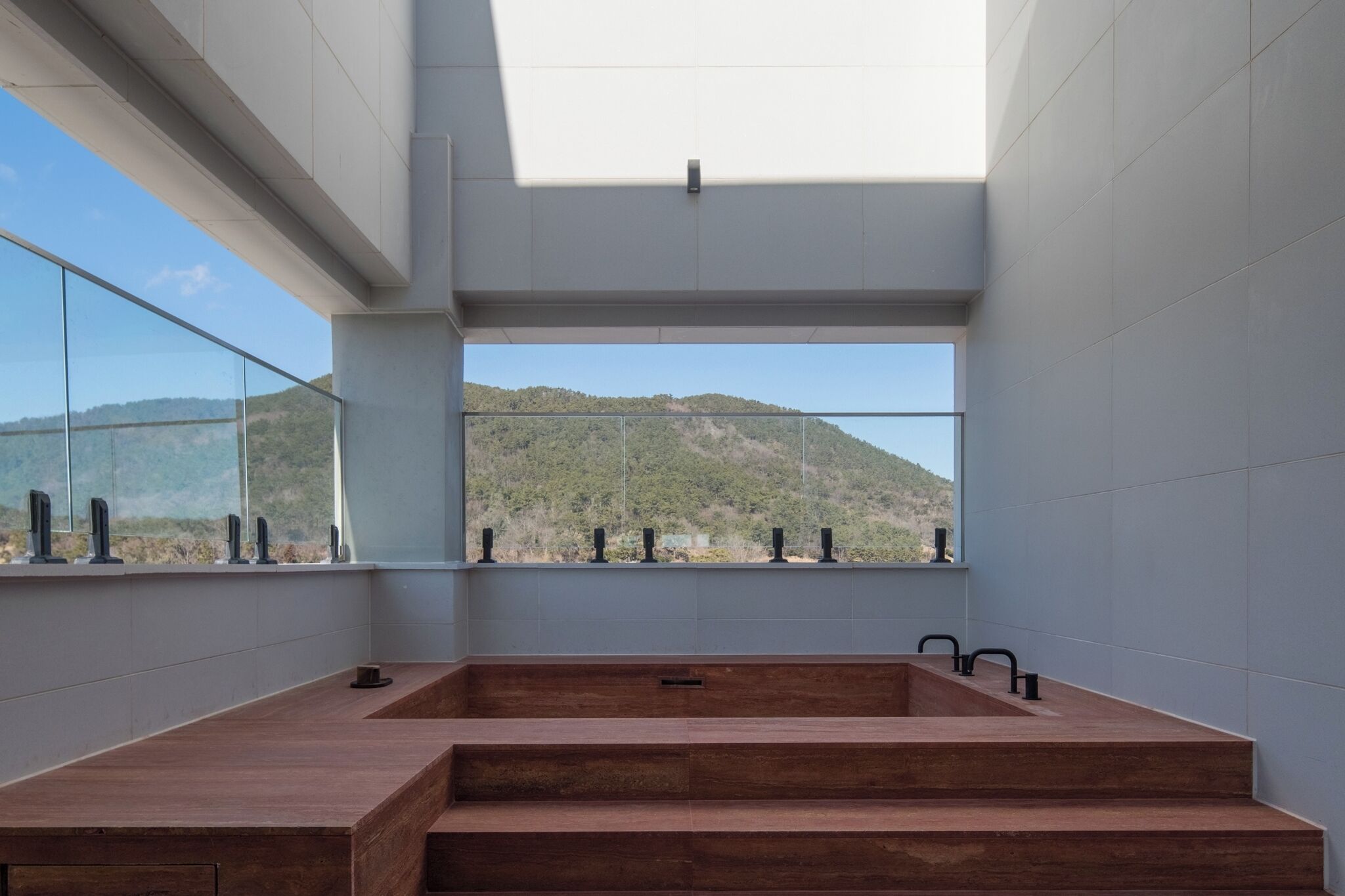 701 Terrace Ocean Mountain Suite | Spa