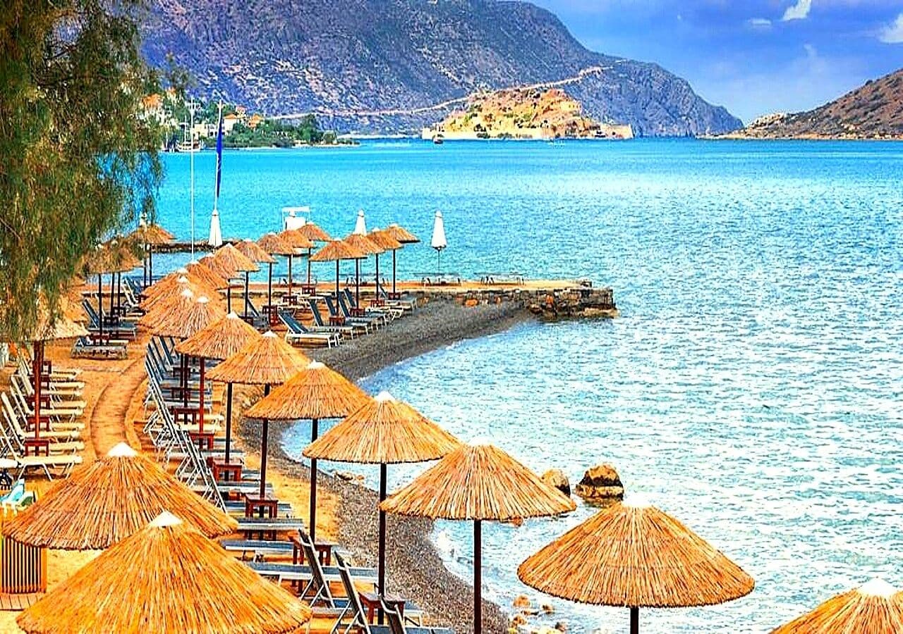 Una spiaggia nelle vicinanze