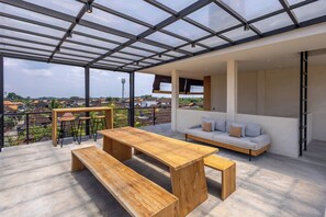 Outdoor dining - Ubud Center Oasis by Betterplace (Ubud)