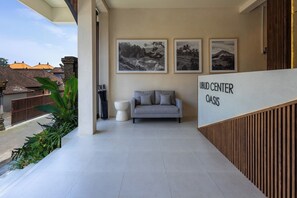 Quầy tiếp tân