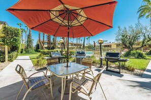 BBQ/picnic Area - @marbella Lane-hidden Oasis 2BR Condo w/ Pools/gym (Palm Springs)