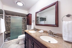 House | Bathroom - @marbella Lane-hidden Oasis 2BR Condo w/ Pools/gym (Palm Springs)