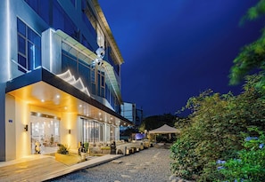 Exterior - Dujiangyan Gongzuo Private HotSpring Inn (Chengdu)