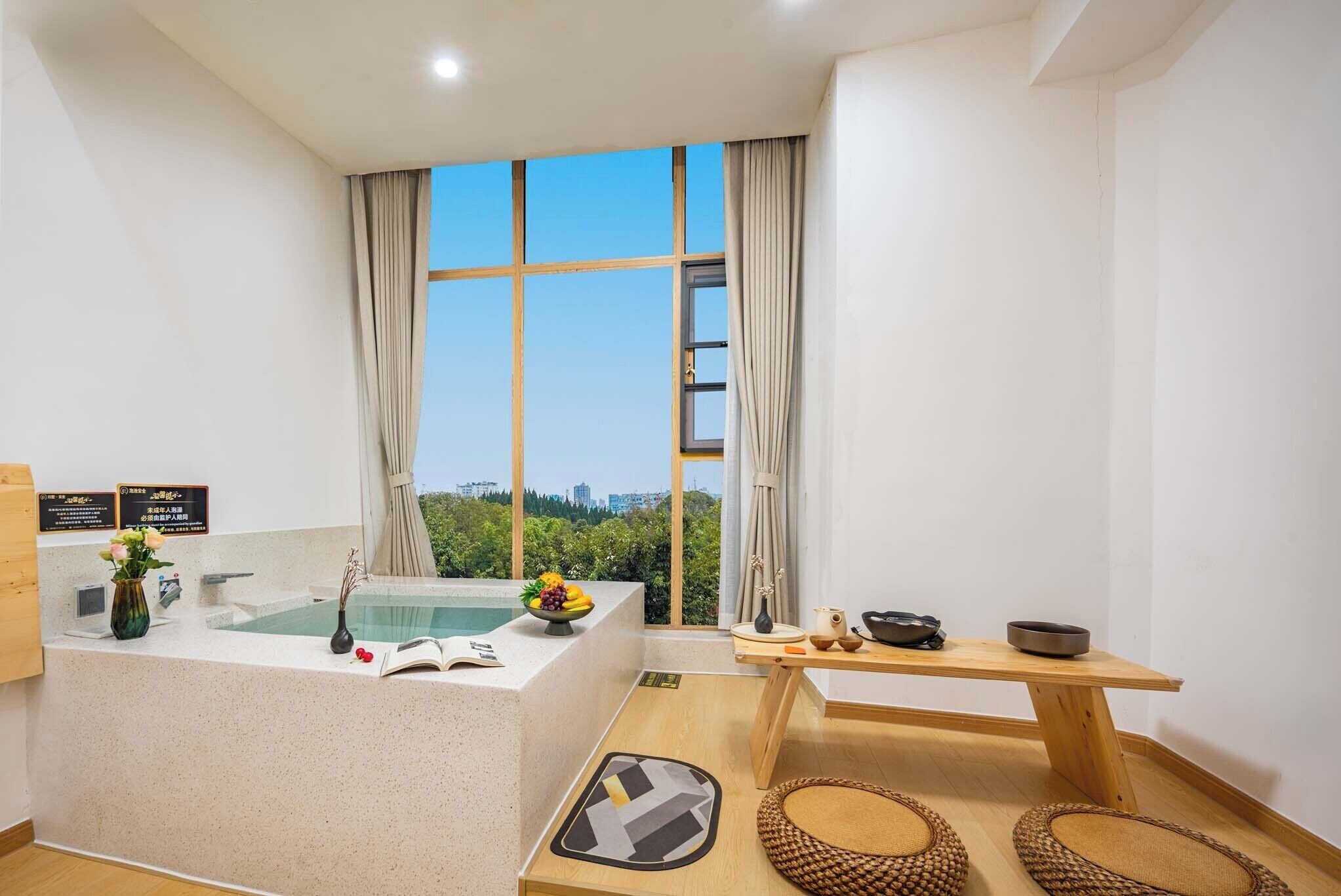 Superior Suite, City View