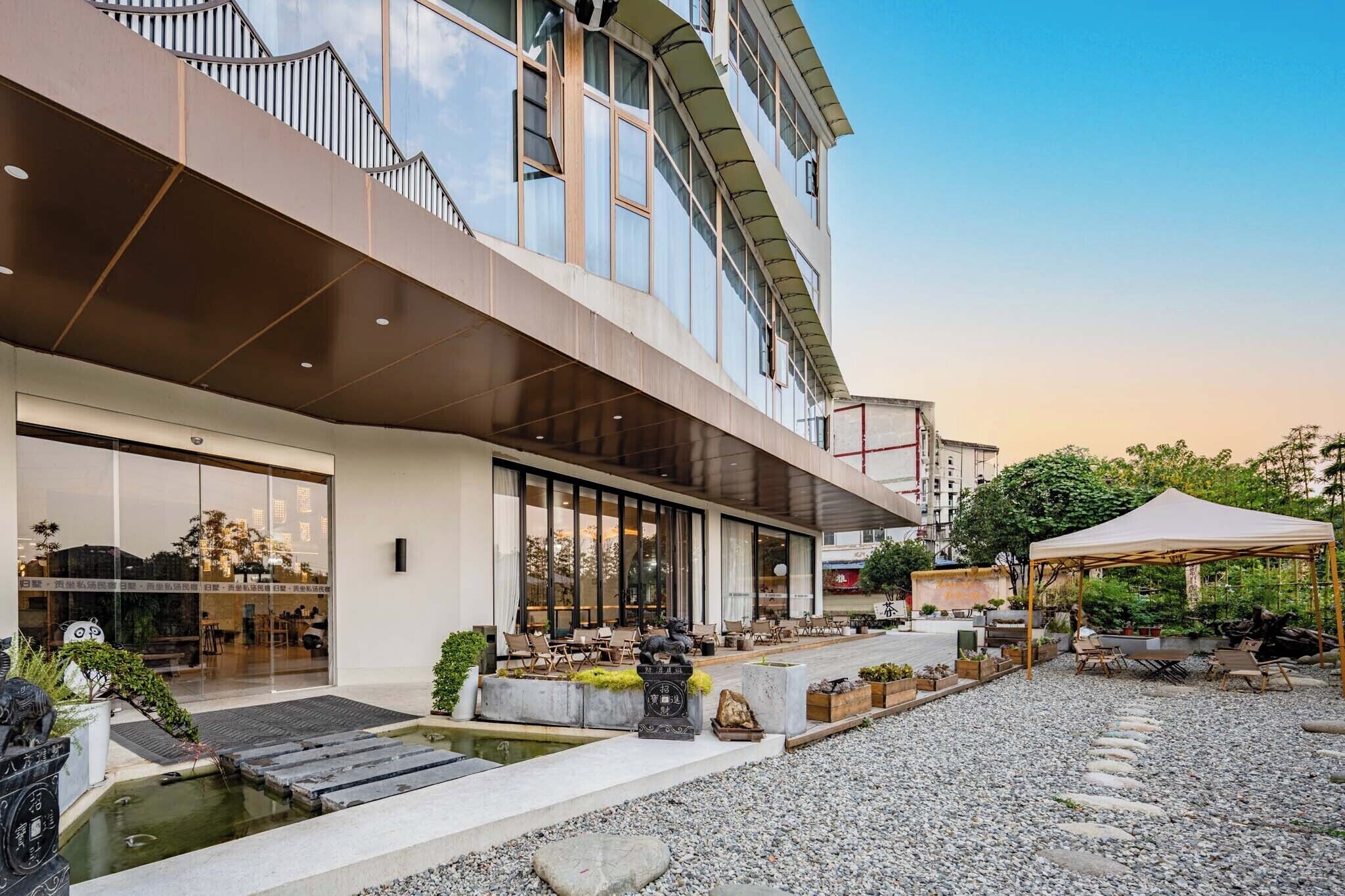 المنشأة من الخارج