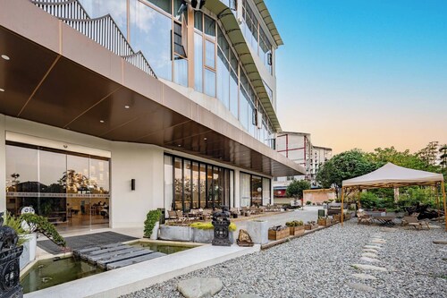 Dujiangyan Gongzuo Private HotSpring Inn