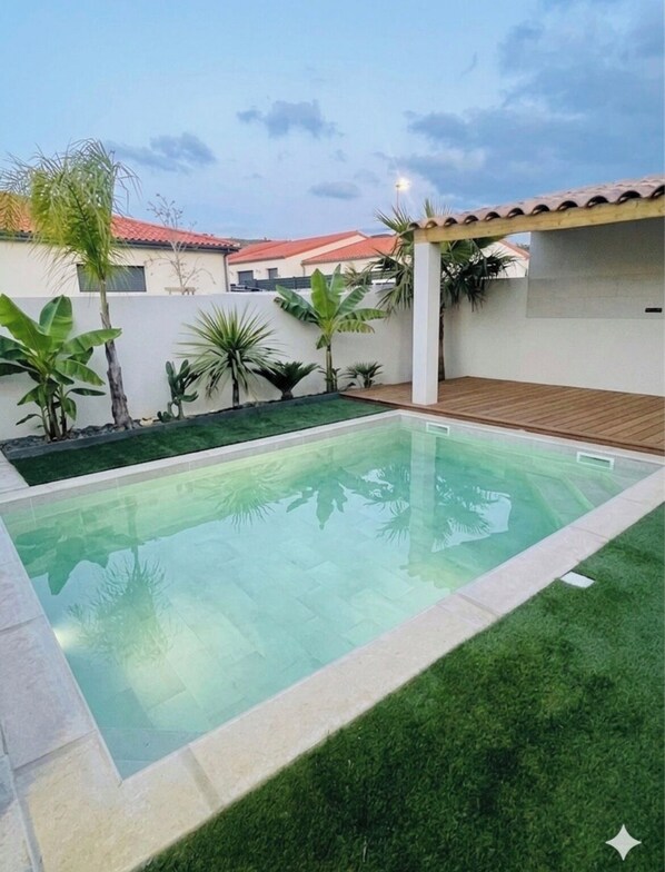 Unclassified image, 1 of 18, button - Vrbo Property (Thuir)