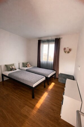 Room - Vrbo Property (Thuir)