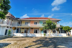 Exterior - OYO 95211 Duta Hotel Banyuwangi (Jajag)